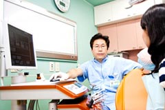 治療中の院長先生