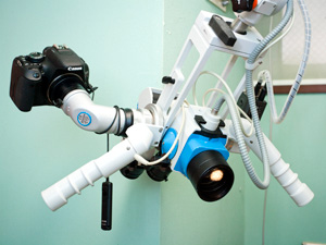 高性能歯科顕微鏡ユニバーサ300